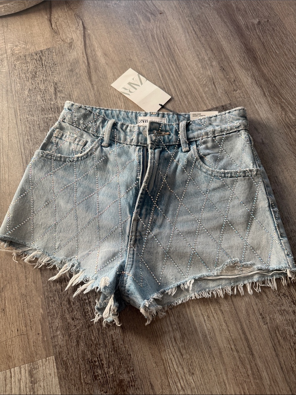 ZARA Light Wash Quilted Denim Shorts with Frayed Hem